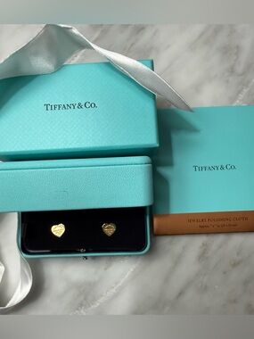 NWOT Tiffany & Co 18K Gold Return to Tiffany Mini Heart Earrings w/ Receipt